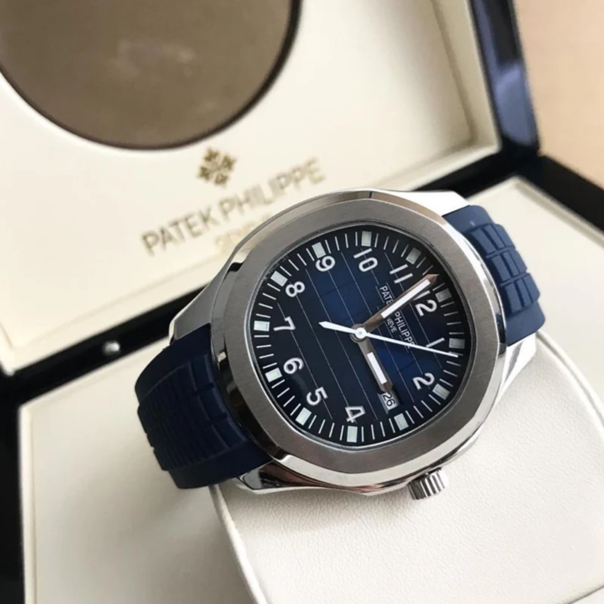 Montre Patek Philippe Genève Aquanaut – Certificat